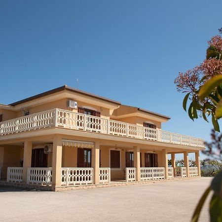 B&B La Terrazza Degli Scrittori Racalmuto Kültér fotó