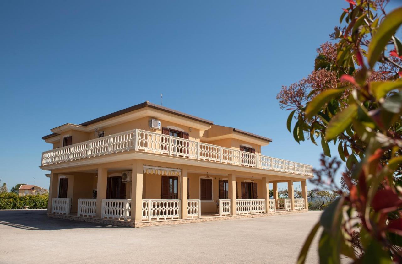B&B La Terrazza Degli Scrittori Racalmuto Kültér fotó