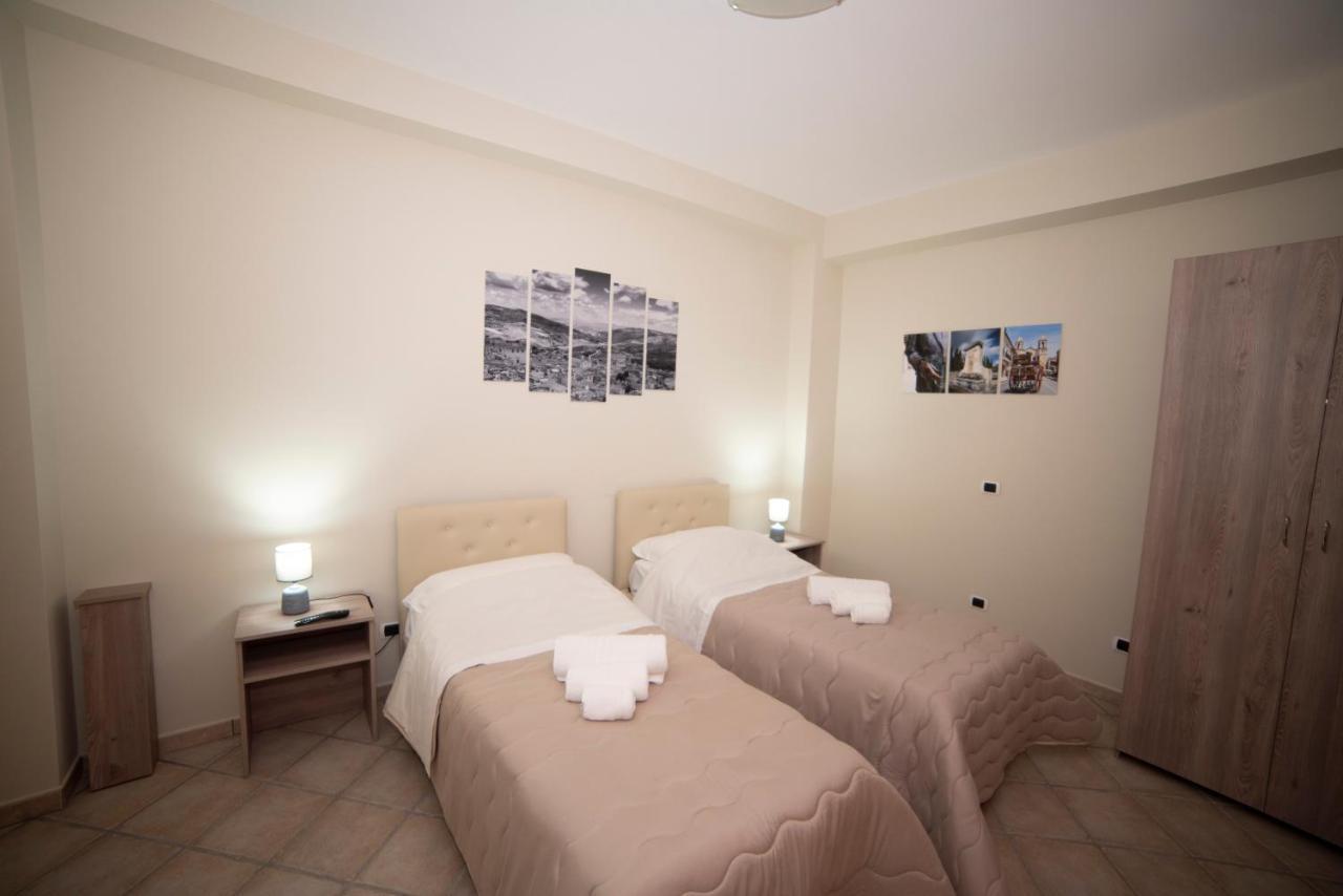 B&B La Terrazza Degli Scrittori Racalmuto Kültér fotó