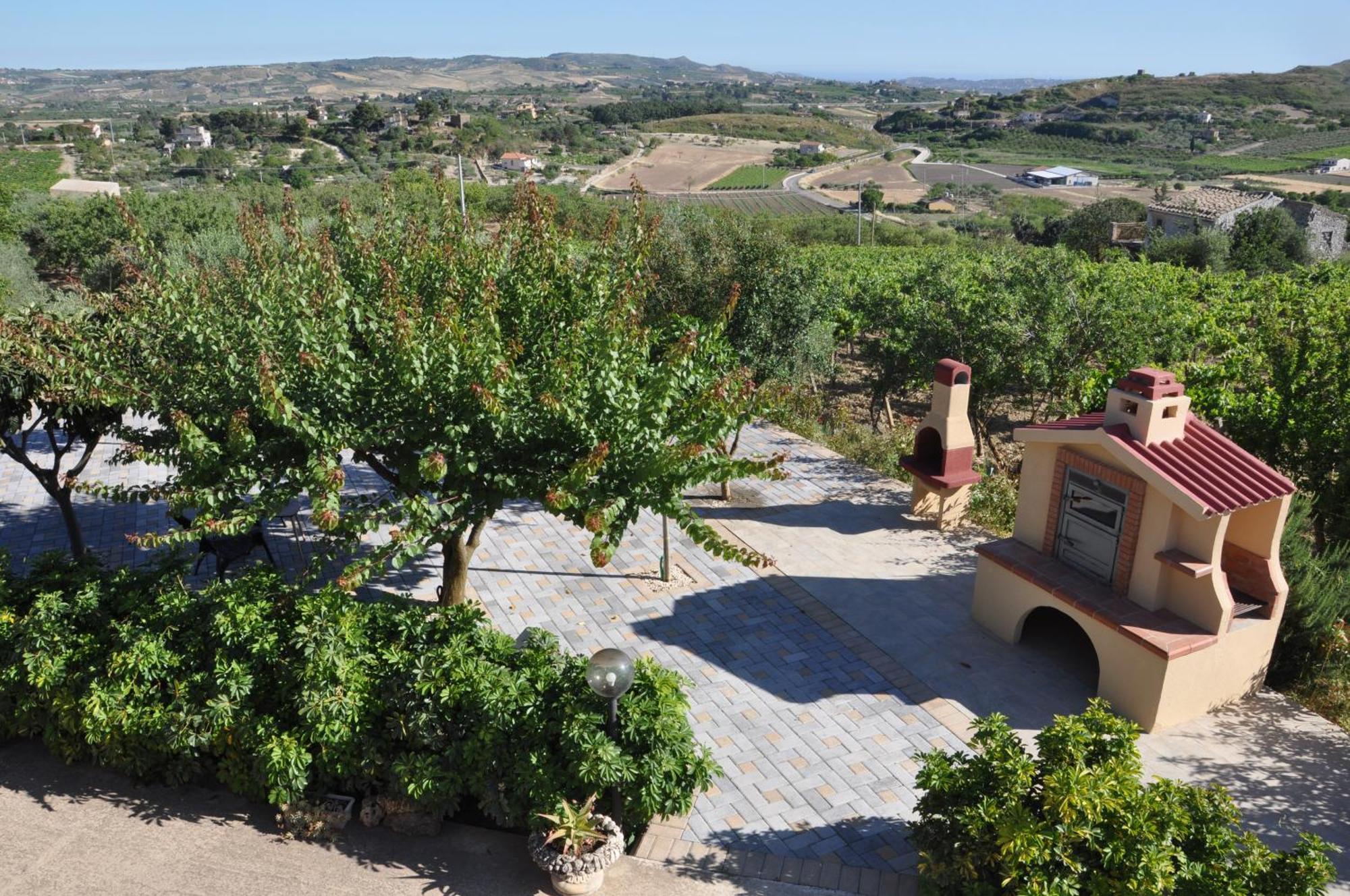 B&B La Terrazza Degli Scrittori Racalmuto Kültér fotó