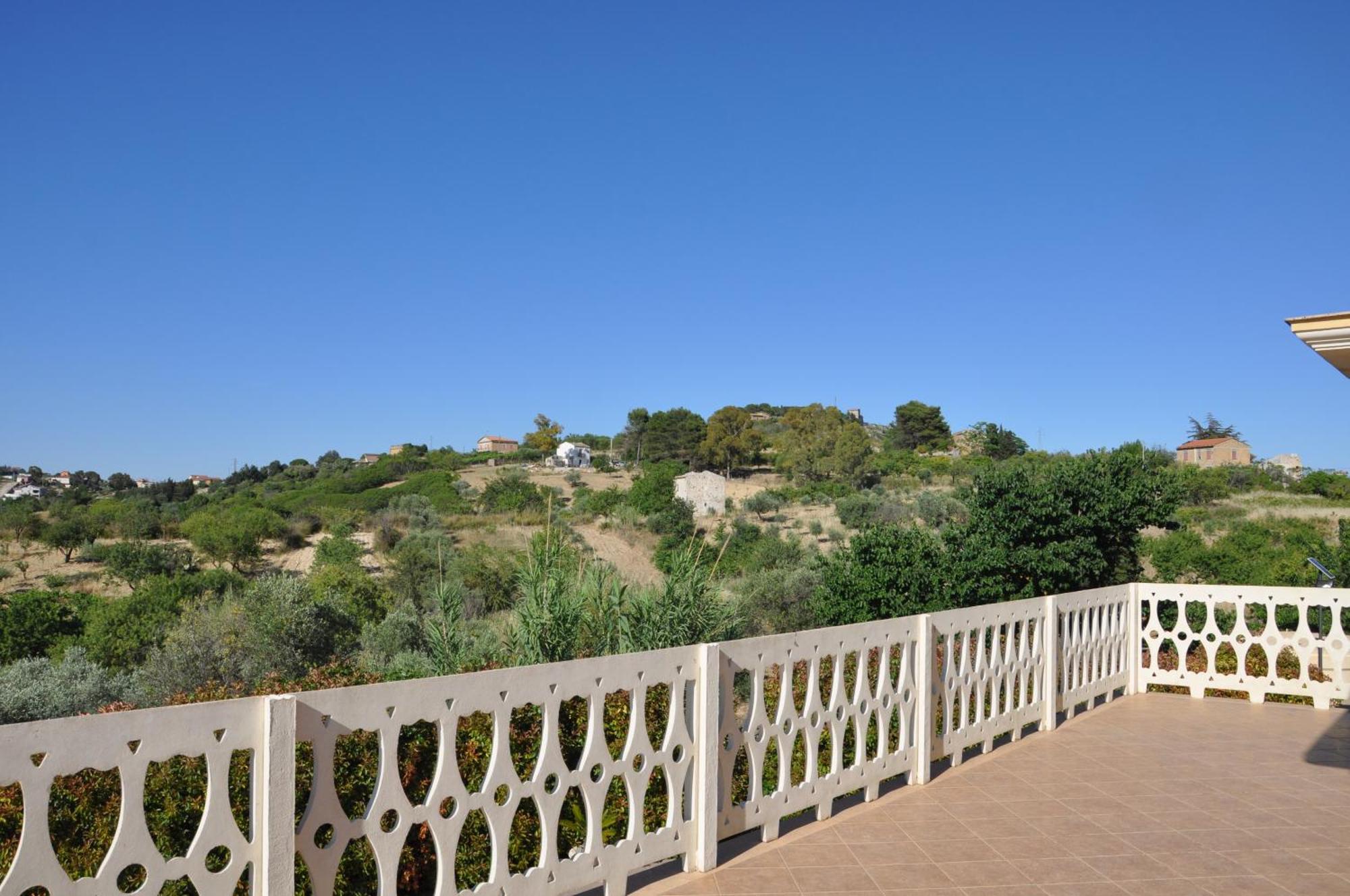B&B La Terrazza Degli Scrittori Racalmuto Kültér fotó